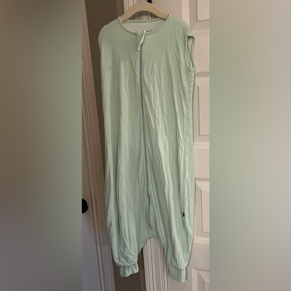 GUC Kyte Baby sleep bag walker in Mint, size L